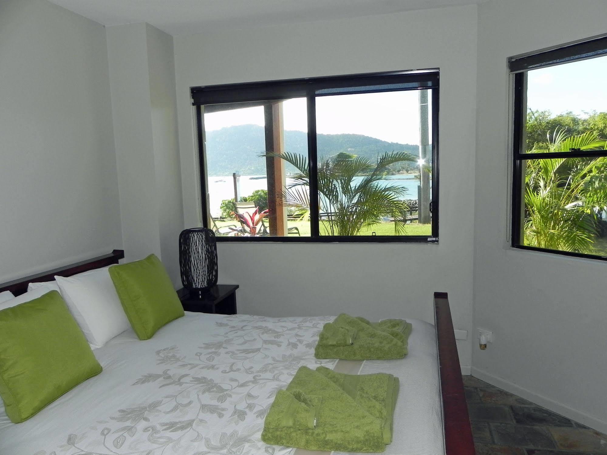Airlie Waterfront Bed & Breakfast 埃尔利海滩 外观 照片