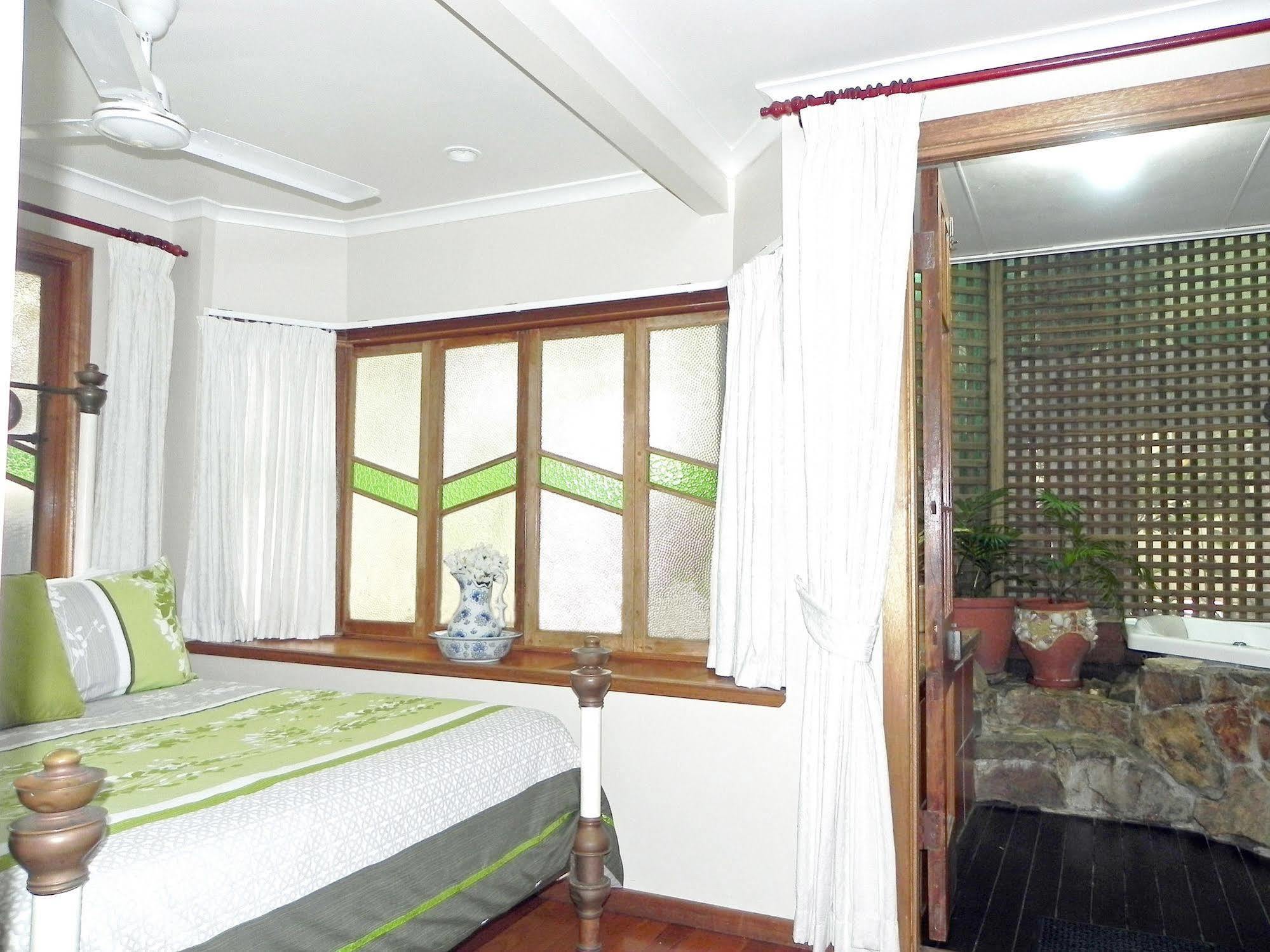 Airlie Waterfront Bed & Breakfast 埃尔利海滩 外观 照片